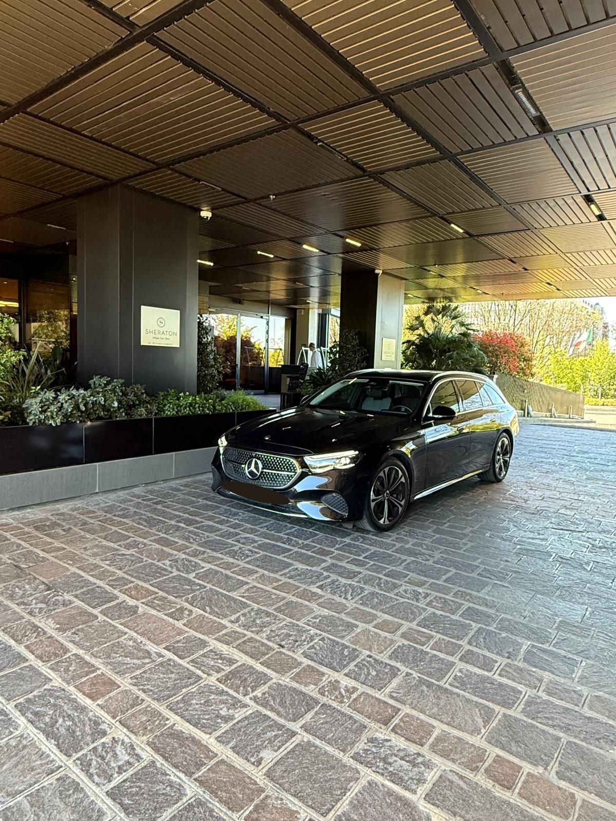 Mercedes E-300 Luxury